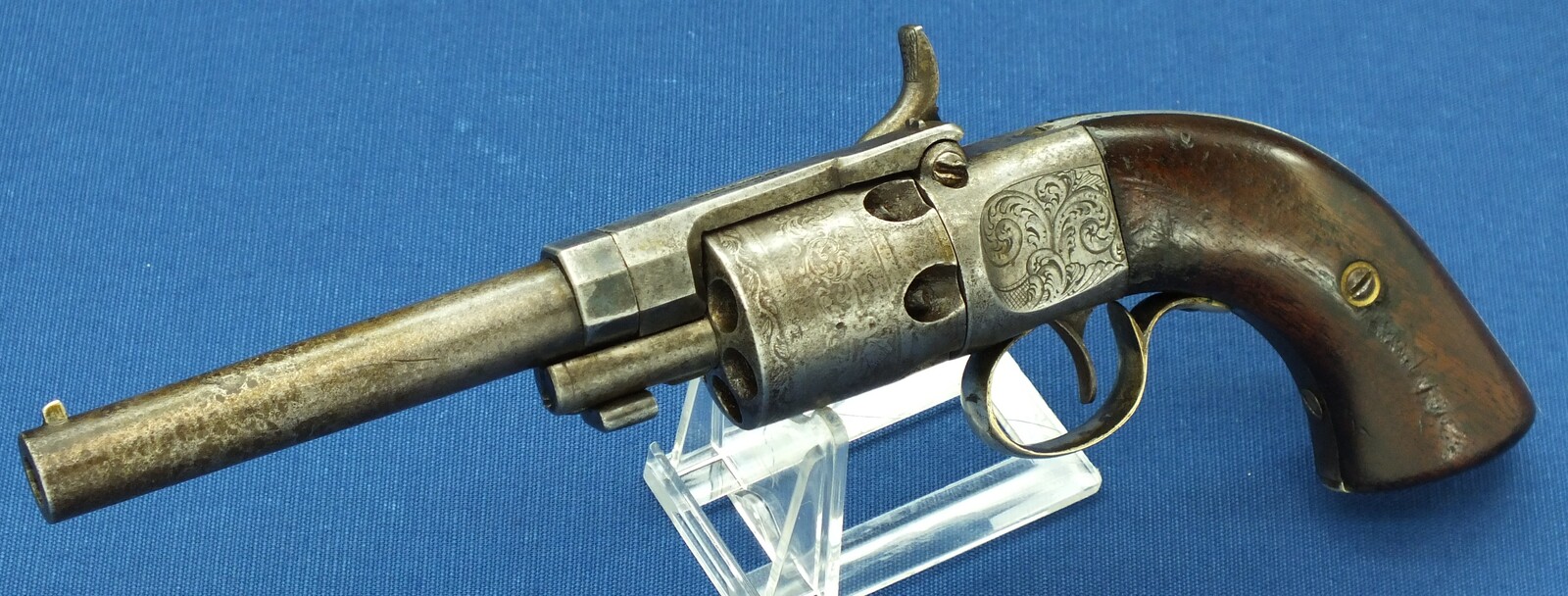 A scarce Antique American Massachutes Arms Co Chicopee Falls. Wesson&Leavitt Belt percussion revolver. In a very good condition. Lenght 27 cm, 31 caliber. Price 1.350 euro.