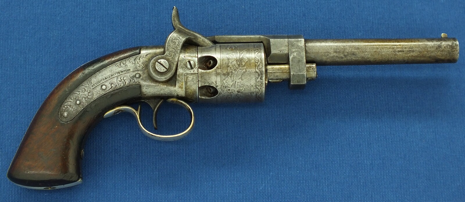 A scarce Antique American Massachutes Arms Co Chicopee Falls. Wesson&Leavitt Belt percussion revolver. In a very good condition. Lenght 27 cm, 31 caliber. Price 1.350 euro.