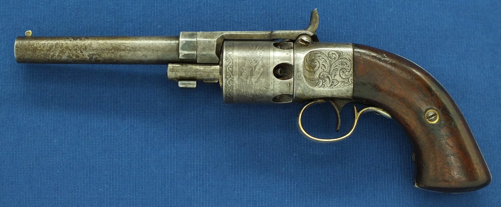 A scarce Antique American Massachutes Arms Co Chicopee Falls. Wesson&Leavitt Belt percussion revolver. In a very good condition. Lenght 27 cm, 31 caliber. Price 1.350 euro.
