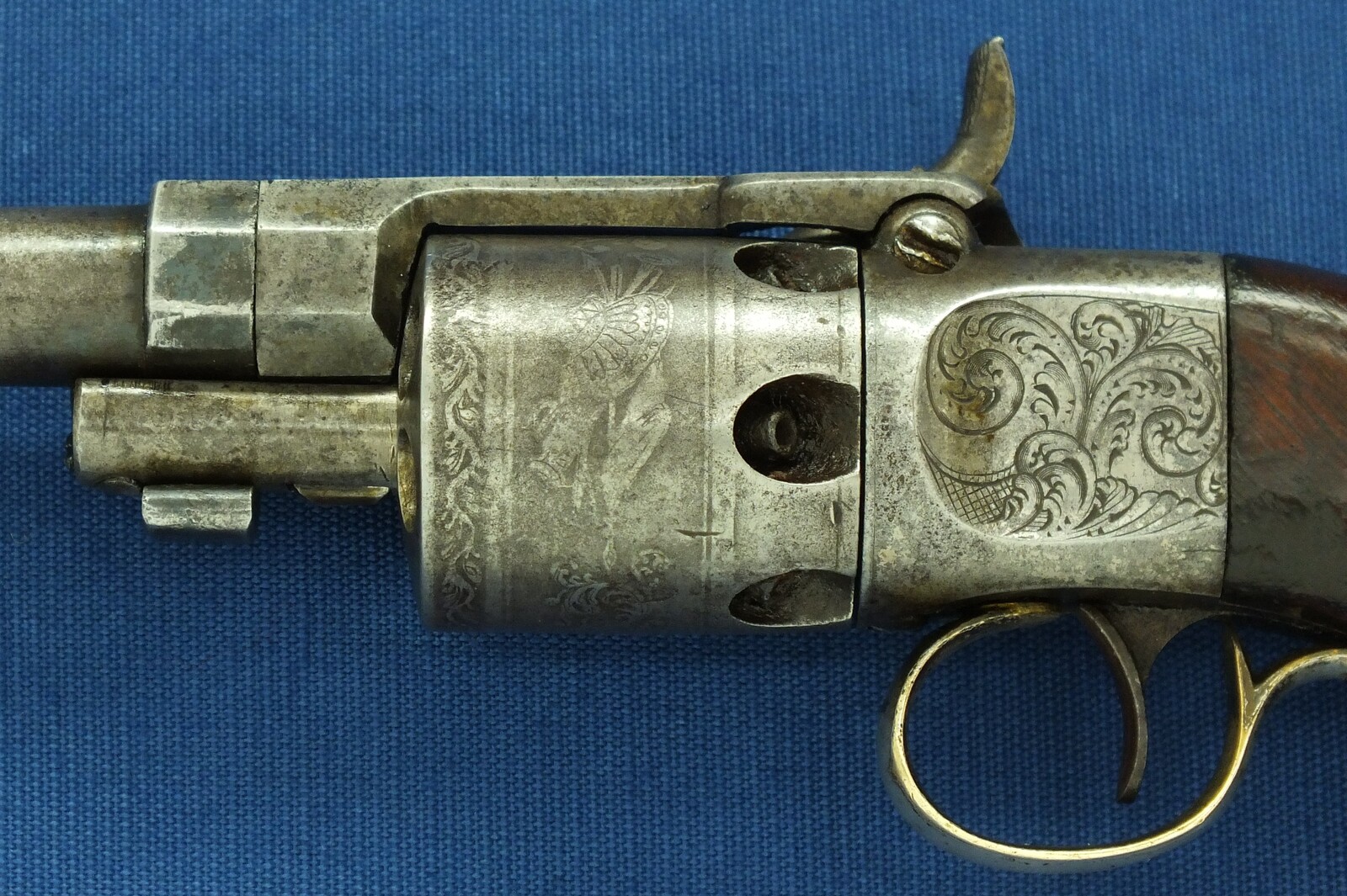 A scarce Antique American Massachutes Arms Co Chicopee Falls. Wesson&Leavitt Belt percussion revolver. In a very good condition. Lenght 27 cm, 31 caliber. Price 1.350 euro.