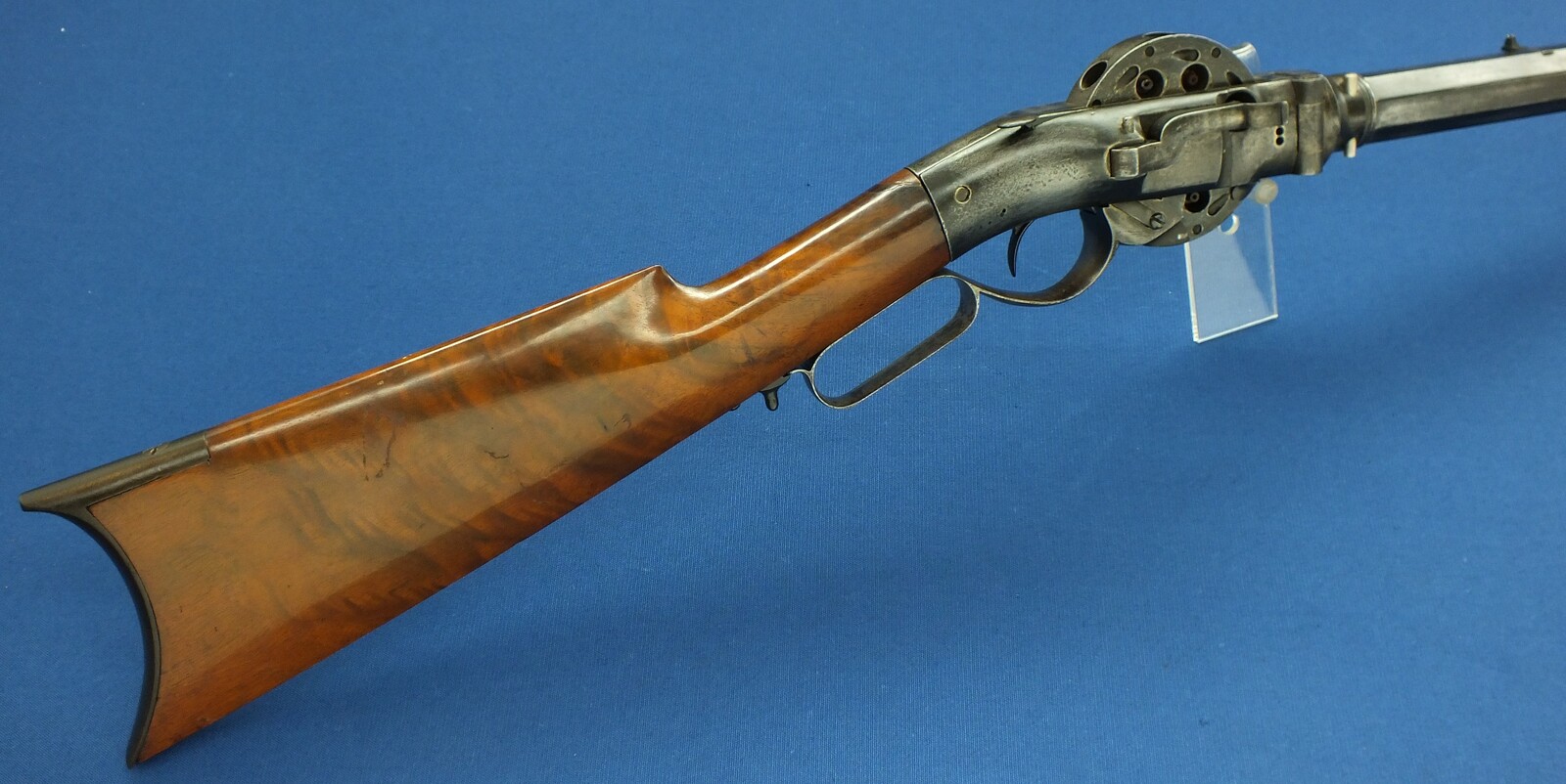A scarce antique American P.W.Porter 8 shot revolving Turret Rifle, Third Model. 30inch heavy barrel. Caliber .50. Length 125 cm. In very good condition. Price 9.250 euro.