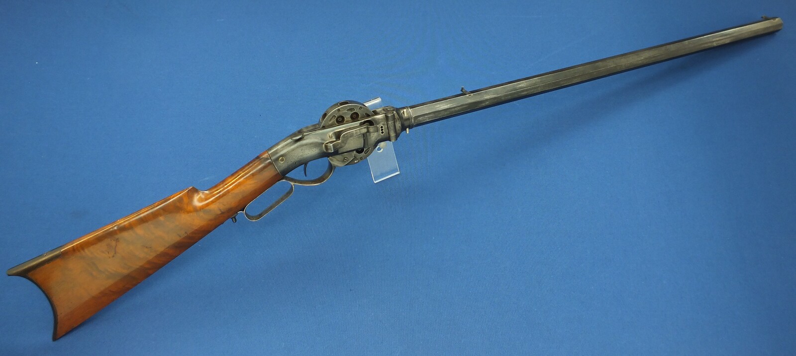 A scarce antique American P.W.Porter 8 shot revolving Turret Rifle, Third Model. 30inch heavy barrel. Caliber .50. Length 125 cm. In very good condition. Price 9.250 euro.
