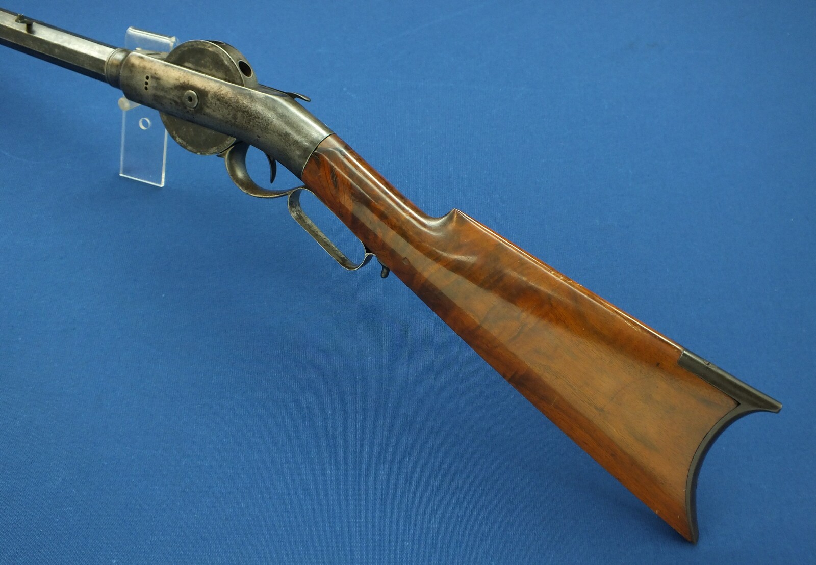A scarce antique American P.W.Porter 8 shot revolving Turret Rifle, Third Model. 30inch heavy barrel. Caliber .50. Length 125 cm. In very good condition. Price 9.250 euro.
