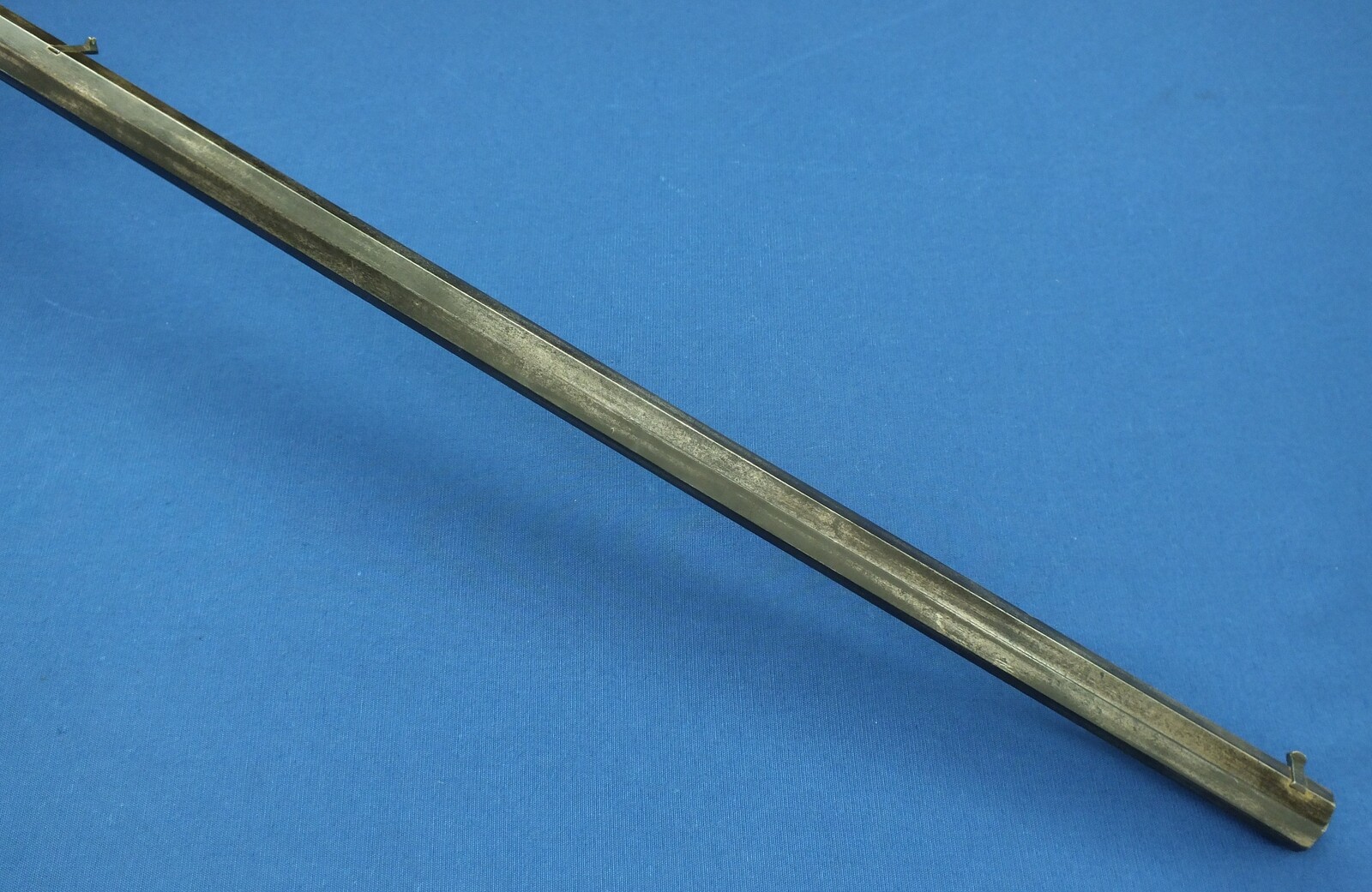 A scarce antique American P.W.Porter 8 shot revolving Turret Rifle, Third Model. 30inch heavy barrel. Caliber .50. Length 125 cm. In very good condition. Price 9.250 euro.