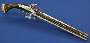 A scarce antique Dutch 17th century Double-Barrelled Turn-over/Wender Flintlock Pistol by Cornelis Coster Utrecht circa 1660. Caliber 12,5mm, length 55cm. In very good condition. Price 5.950 euro