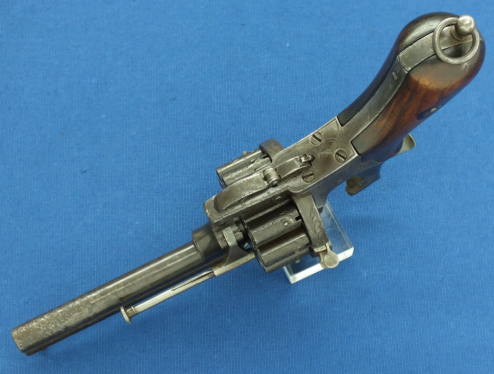 A scarce antique French 20 shot Pinfire Revolver. Signed on barrel: E. Lefaucheux Brevete a Paris. 7mm Caliber, length 27cm. In good/very good condition.
