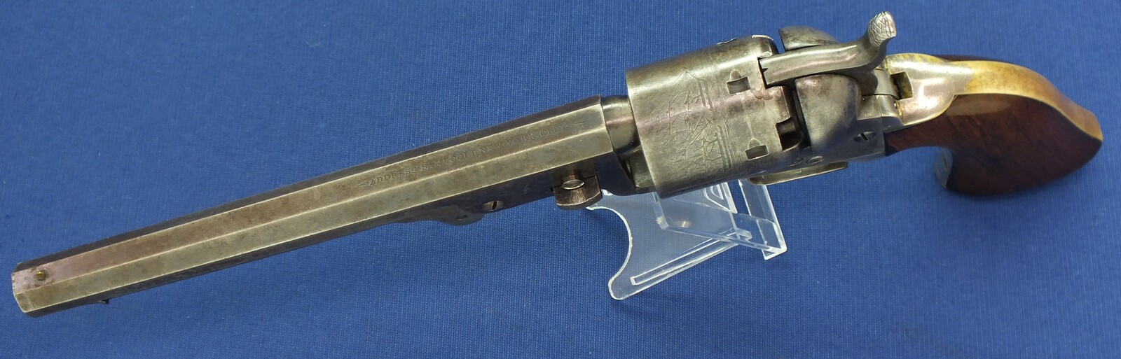 A scarce antique second model Square-back Trigger Guard Colt Model 1851 Navy 6 shot Percussion Revolver. .36 caliber, 7 1/2 inch barrel with New York address. length 35 cm, in very good condition. Price 9.950 euro