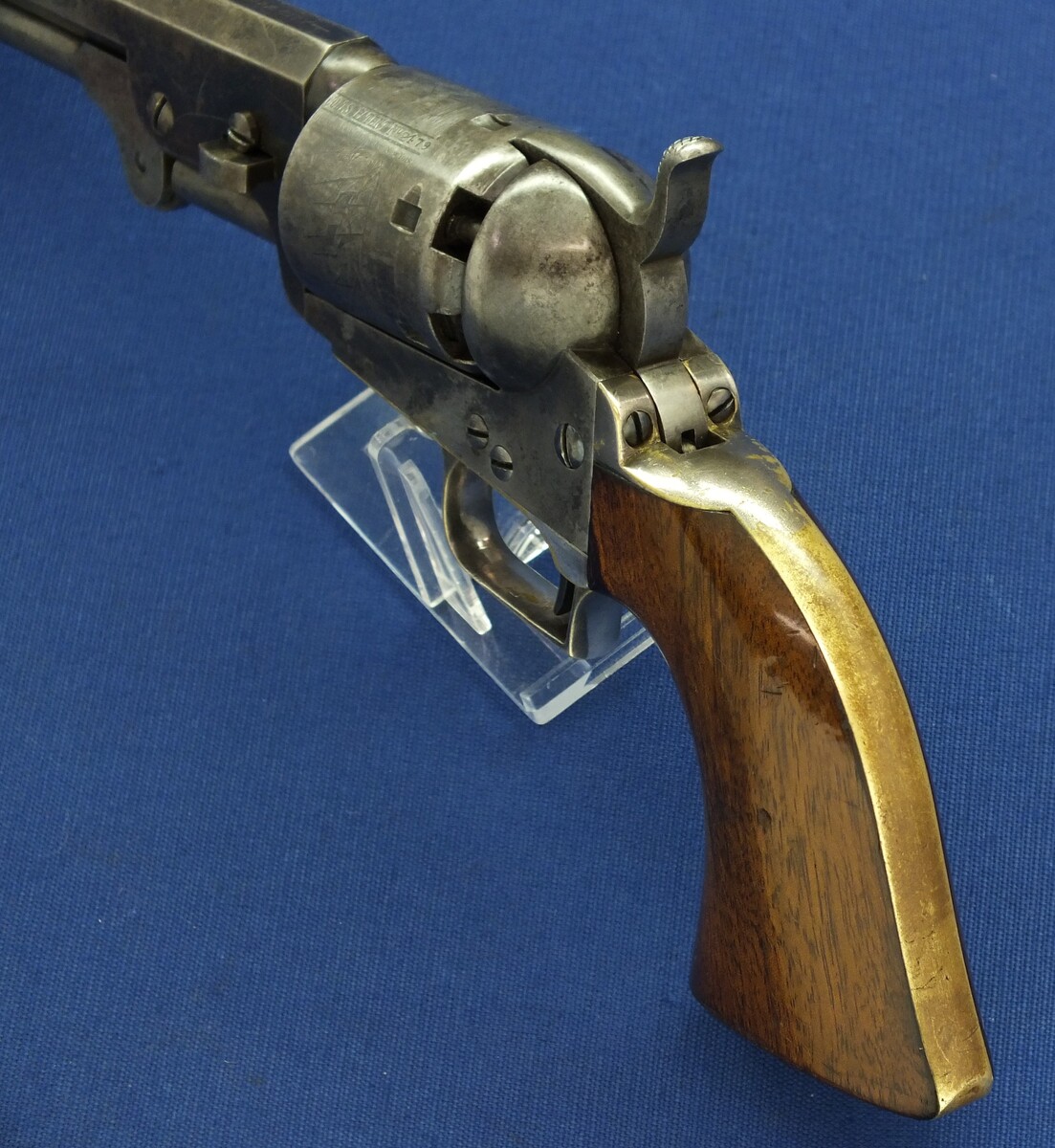 A scarce antique second model Square-back Trigger Guard Colt Model 1851 Navy 6 shot Percussion Revolver. .36 caliber, 7 1/2 inch barrel with New York address. length 35 cm, in very good condition. Price 9.950 euro