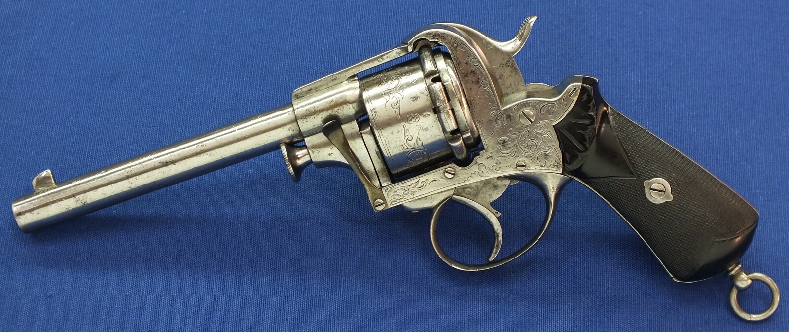 A scarce engraved French Breuer's Patent SYSTEME ITALIEN 6 shot 12mm Pinfire Revolver with swing-out Cylinder. Length 30cm. In very good condition. Price 2.950 euro.