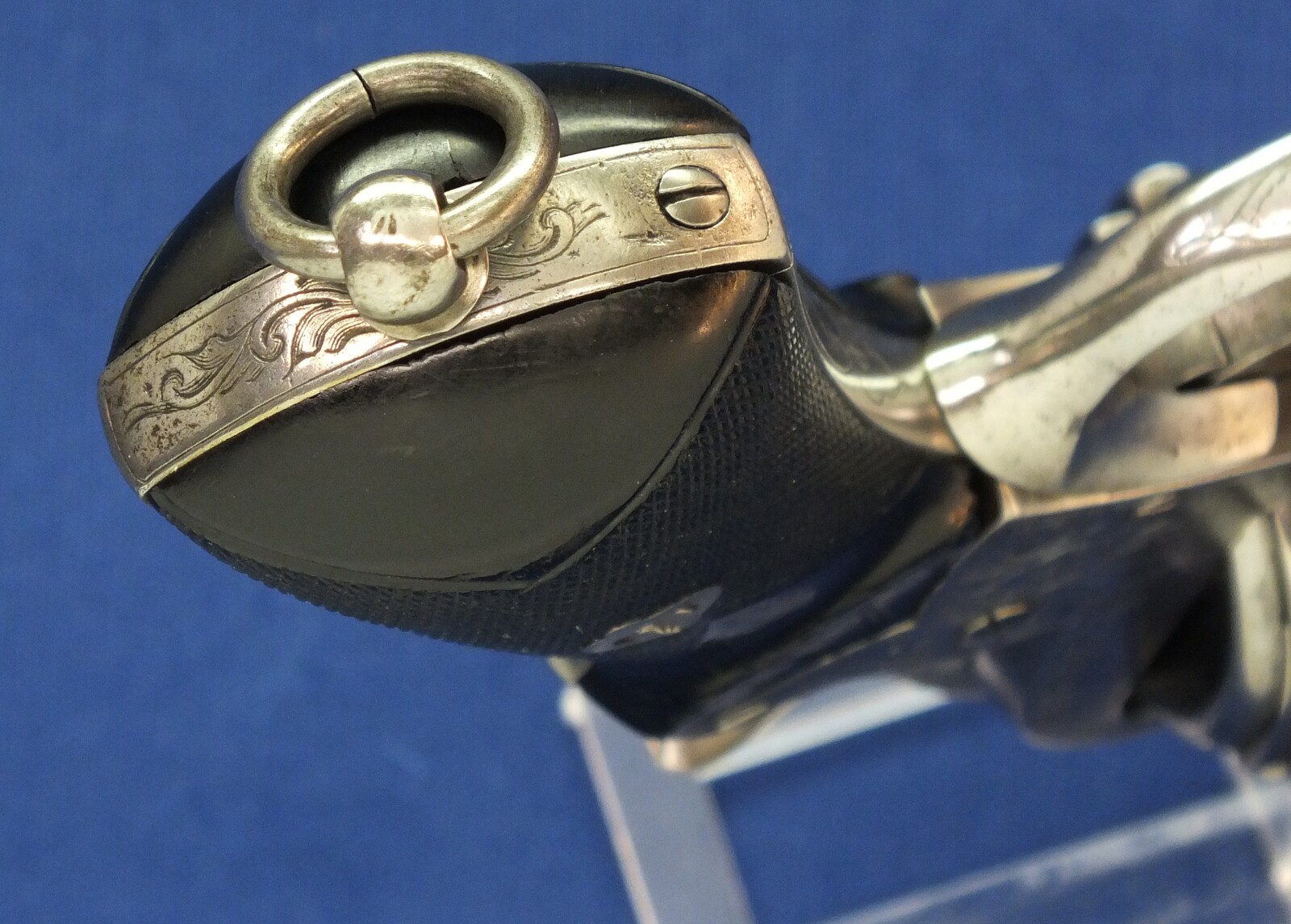 A scarce engraved French Breuer's Patent SYSTEME ITALIEN 6 shot 12mm Pinfire Revolver with swing-out Cylinder. Length 30cm. In very good condition. Price 2.950 euro.
