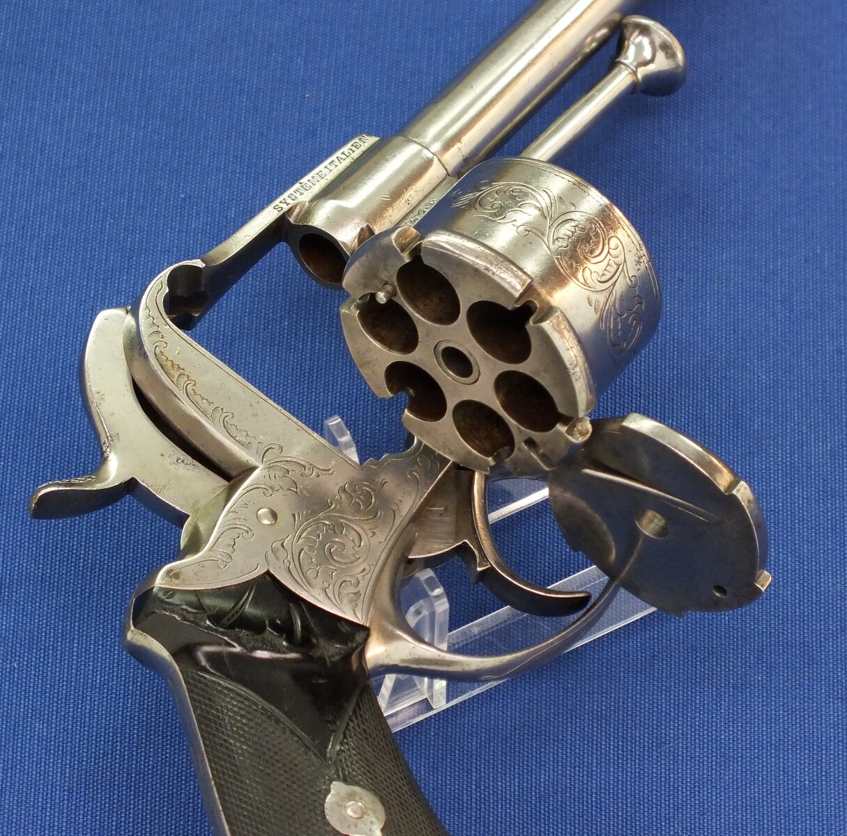 A scarce engraved French Breuer's Patent SYSTEME ITALIEN 6 shot 12mm Pinfire Revolver with swing-out Cylinder. Length 30cm. In very good condition. Price 2.950 euro.