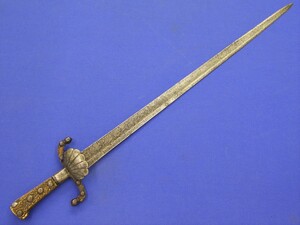 A very early 17th century German Hunting swords by Peter Wupper in Solingen. Length 85cm. In very good condition.
