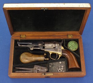 A very fine antique Cased Colt Model 1849 Pocket Percussion Revolver, 5 shot, .31 caliber, 4 inch barrel, in very good condition. Price 5.500 euro.