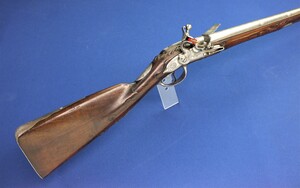 A very fine antique Dutch Flintlock Sporting Gun signed Frans Delahaye a Mastricht, circa 1710, caliber 17 mm, length 150 cm, in very good condition. Price 5.500 euro