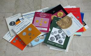 A very interesting Lot of 38 Auction Catalogs of Coins from several Auction Houses between 1975 and 1995. Total 40 euro