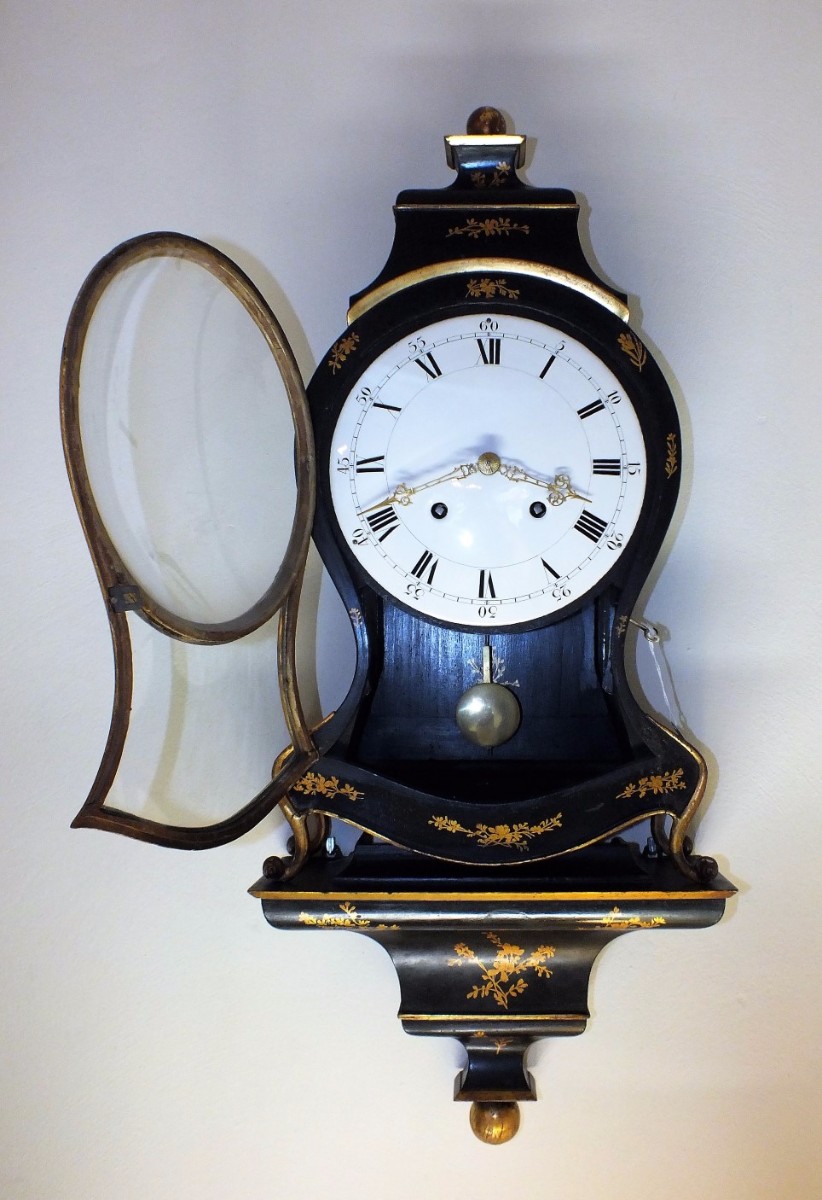 A very nice 18th Century Antique Swiss Neuchatellenoise Clock, height 87 cm, Price  2.450 euro