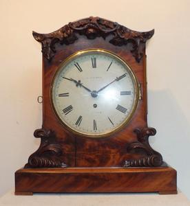 A very nice 19th Century Antique English Mahogany Bracket Clock by J.MARSHALL in ALNWICK, height 44 cm, Price 1.950 euro