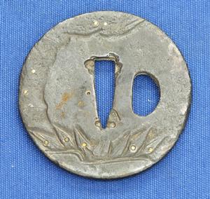 A very nice 19th century Japanese antique Tsuba with engraved leaf, diameter 6.3 cm, Price 175 euro