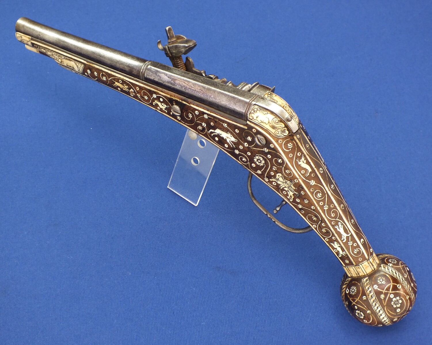 Auktionshaus Geble - ANTIQUE WEAPONS COLLECTION i.a. Radschloss-Puffer  (Germany, Nürnberg, ca. 1600) walnut with ivory inlays . starting price  6.000€ . next auction 111 🔜 12. October 2019 . #fineart #art #instaart #