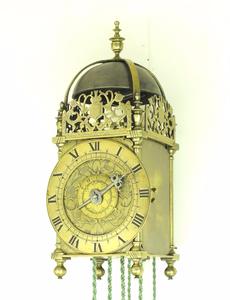 A very nice antique 17th Century Antique English Lantern Clock by Thomas Knifton London, height 38 cm, in very good condition. Price 9.750 euro