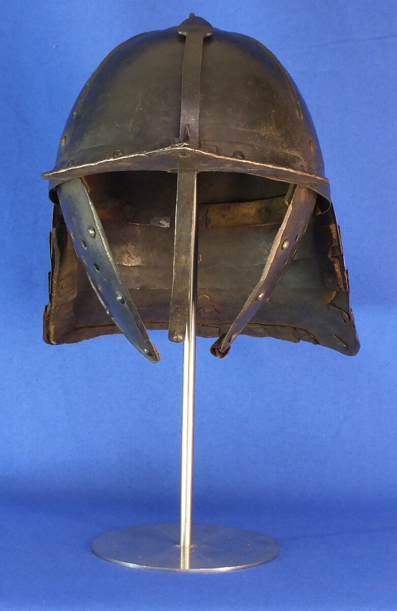 A very nice antique 17th Century Dutch  Lobster-Tail Cavalry Helmet, in very good condition. Price 2.975 euro