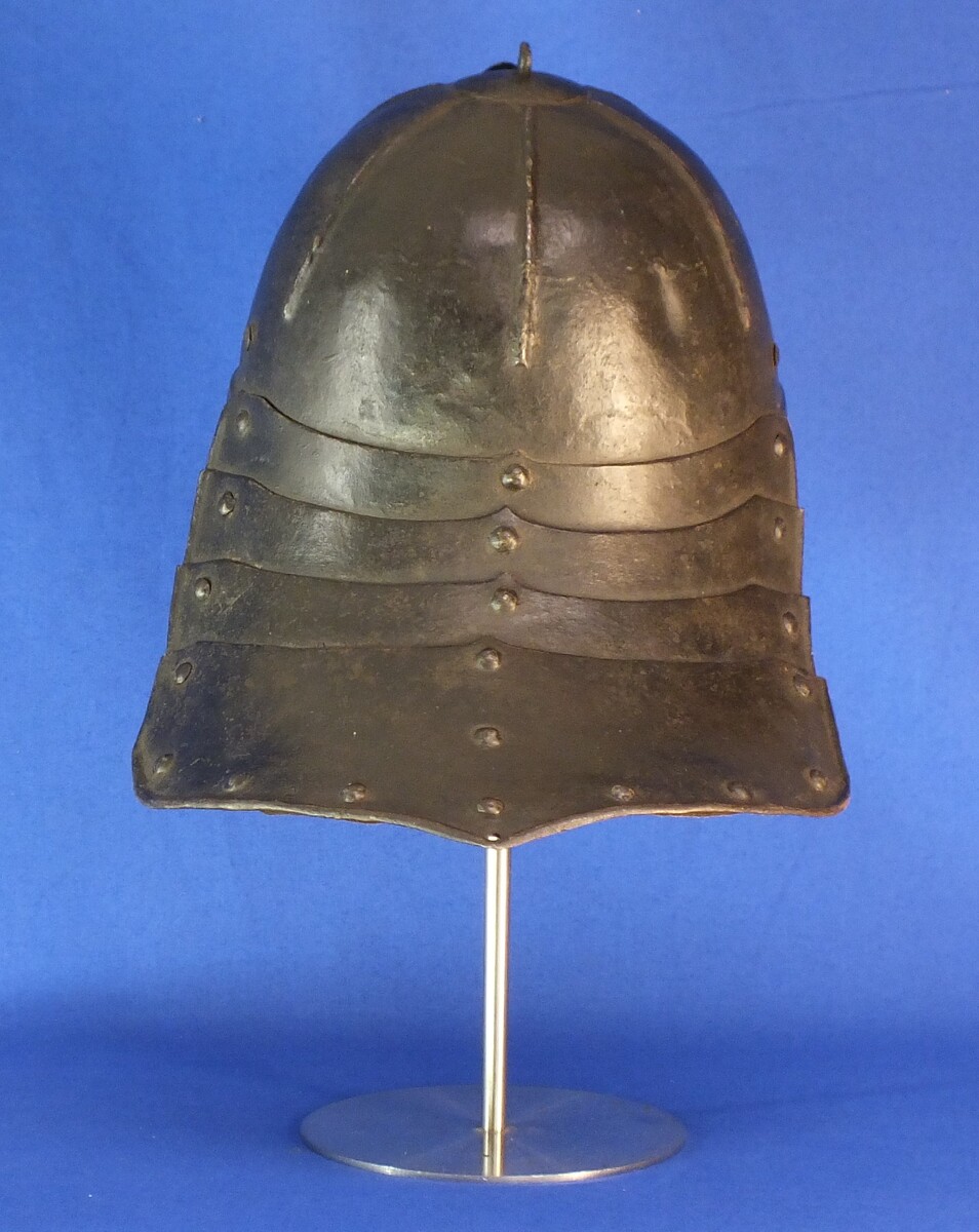 A very nice antique 17th Century Dutch  Lobster-Tail Cavalry Helmet, in very good condition. Price 2.975 euro