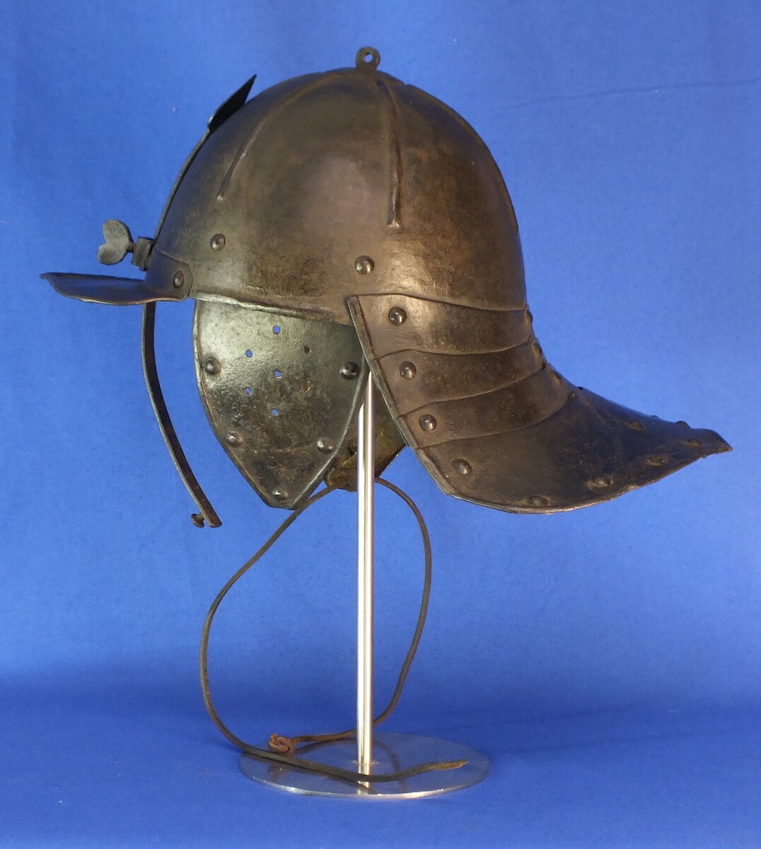 A very nice antique 17th Century Dutch Lobster-Tail Cavalry Helmet in very good condition. Price 2.985 euro