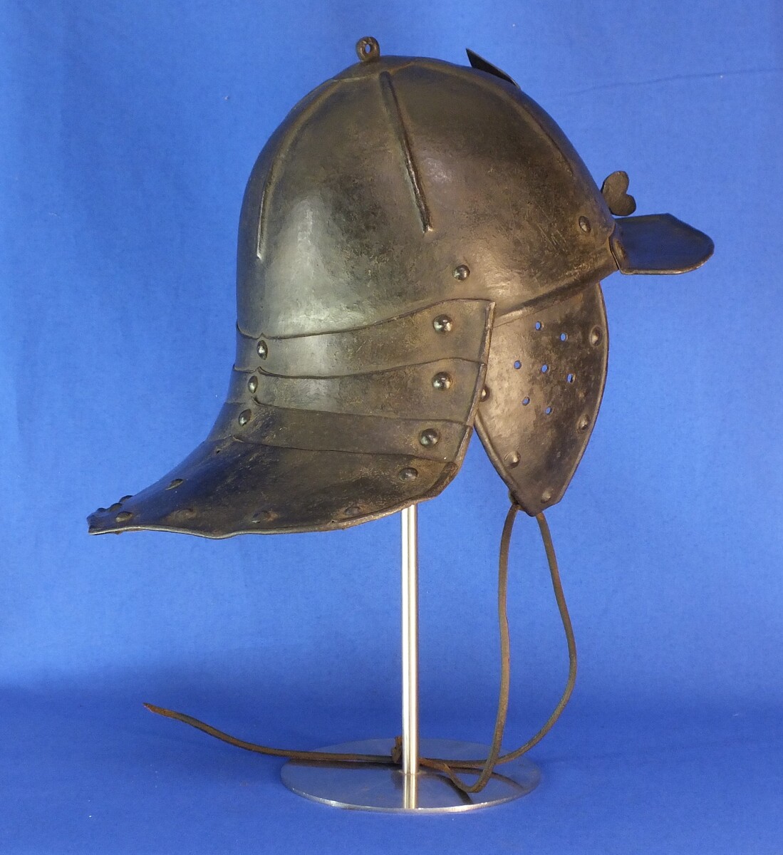 A very nice antique 17th Century Dutch Lobster-Tail Cavalry Helmet in very good condition. Price 2.985 euro