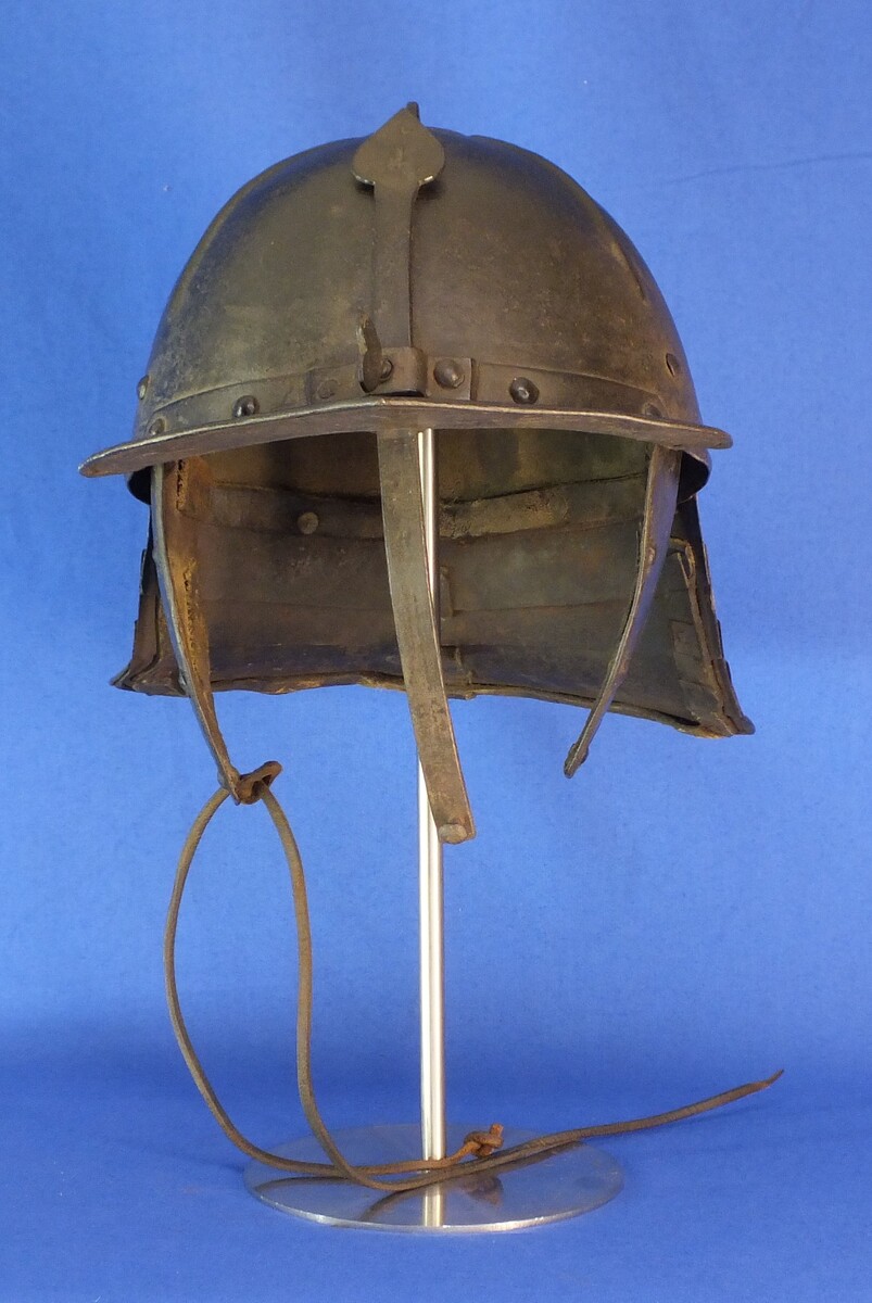 A very nice antique 17th Century Dutch Lobster-Tail Cavalry Helmet in very good condition. Price 2.985 euro