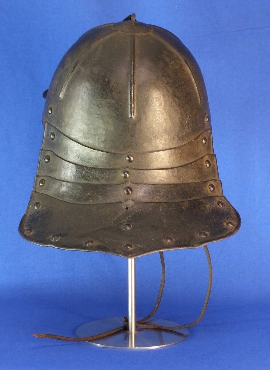 A very nice antique 17th Century Dutch Lobster-Tail Cavalry Helmet in very good condition. Price 2.985 euro