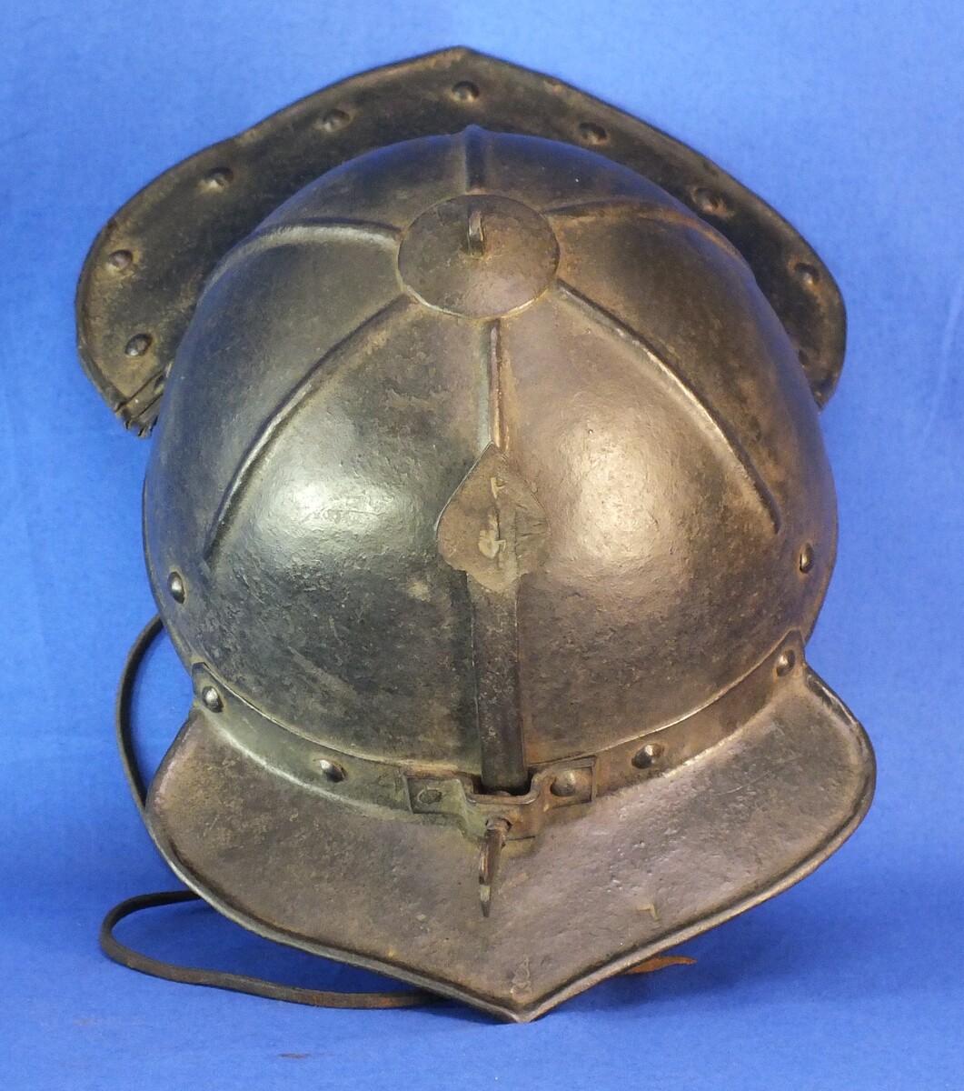 A very nice antique 17th Century Dutch Lobster-Tail Cavalry Helmet in very good condition. Price 2.985 euro