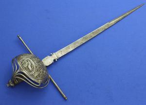 A very nice Antique 17th Century Spanish chiselled Left-Hand Dagger, length 57 cm, in very good condition. Price 4.350 euro