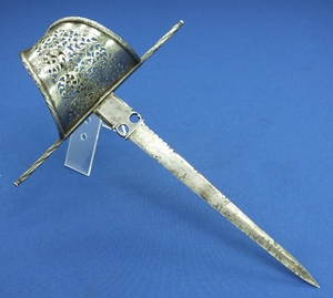 A very nice antique 17th century Spanish Lefthand Dagger, length 46 cm, in very good condition,  . Price 3.950 euro