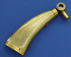 A very nice antique 19t Century Horn Powder Flask with a Boché Patent Charger, length 29 cm, in very good condition. Price 390 euro