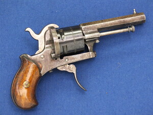 A very nice antique 19th century Belgian Pinfire Revolver, on the cylinder  +THE GUARDIAN + AMERICAN MODEL OF 1878 + , 5 shot, caliber 7 mm, length 17 cm, in very good condition. Price 550 euro