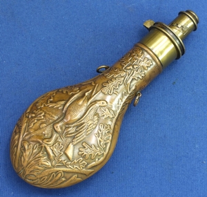 A very nice antique 19th Century Embossed Powder Flask by G & J.W. HAWKSLEY SHEFFIELD, height 21 cm, in very good  condition. Price 395 euro