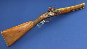 A very nice antique 19th century English Brass Barreled Flintlock Blunderbuss. Signed on barrel YORK. Length 74,5 cm, caliber/muzzle 33mm. In very good condition. Price 2.950 euro