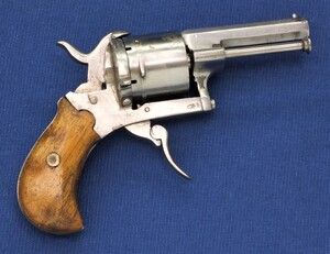 A very nice antique 19th century German Pinfire Revolver, caliber 7 mm, 6 shot, length 16 cm, in very good condition. Price 375 euro