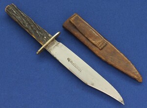 A very nice antique 19th century small Bowie Sheffield Knife by WADE WINGFIELD & ROWBOTHAM SHEFFIELD. 6 inch Blade. Total Length 25,5 cm. In very good condition. Price 650 euro
