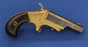 A very nice antique American Marlin Never Miss Single shot Deringer. Caliber 32 Rimfire. 2,5 inch barrel. In very good condition. Price 825 euro.