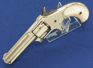 A very nice antique American Remington-Smoot New Model No 2 Revolver, .32 rimfire caliber, 5 shot, 2 3/4 inch barrel, in very good condition. Price 1.500 euro