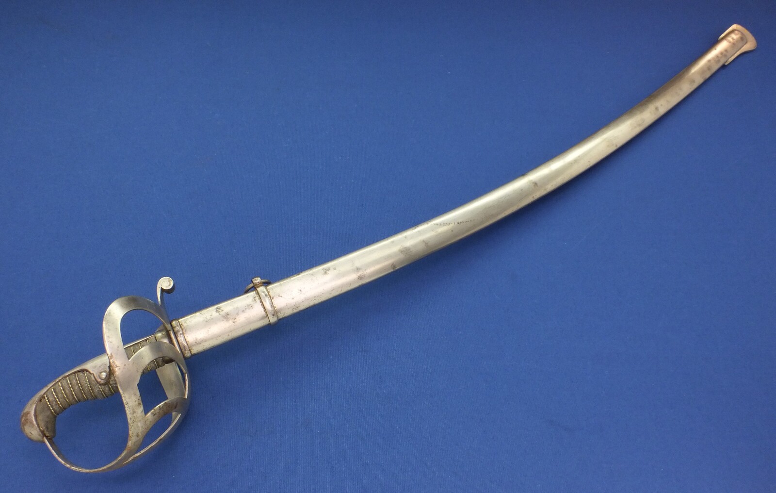 A very nice antique Dutch Cavalry Officers Sword Model 1876. signed W.P.Looman te Breda, total length 102 cm, in very good condition. Price 550 euro