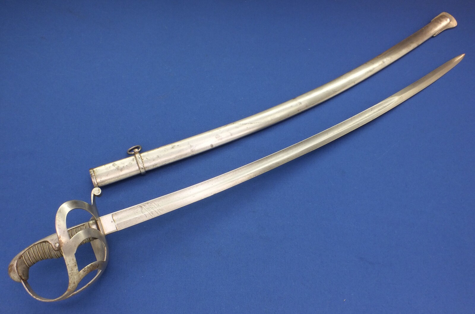A very nice antique Dutch Cavalry Officers Sword Model 1876. signed W.P.Looman te Breda, total length 102 cm, in very good condition. Price 550 euro