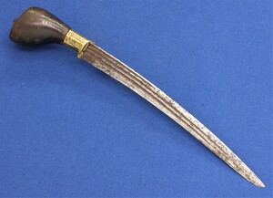 A very nice antique Eastern Dagger, length 31 cm, in good condition. Price 85 euro