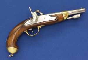 A very nice antique French Cavalry Percussion Pistol Model 1822 T bis, signed Mre Rle de Mutzig, caliber 17,7 mm rifled, length 36,5 cm, in very good condition. Price 1.100 euro