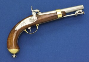 A very nice antique French Naval Percussion Pistol Model 1837, signed Mre Rle de Chatellerault, caliber 15.2 mm, length 31,5 cm, in very good condition. Price 1.650 euro