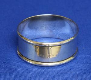 A very nice English Silver Napkin Ring, Birmingham 1937, diameter 4,5 cm, in very good condition. Price 39 euro