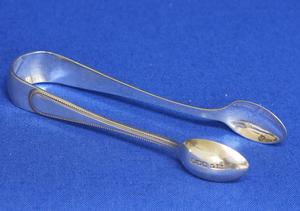 A very nice English Silver Sugar Tong, Sheffield 1945, length 10,5 cm, in very good condition. Price 45 euro
