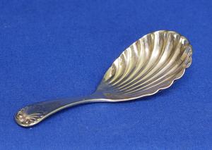 A very nice English Silver Tea Spoon, Sheffield 1910, length 9 cm, in very good condition. Price 30 euro