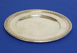 A very nice English Silver Wine Bottle Coaster, diameter 15.5 cm, in very good condition